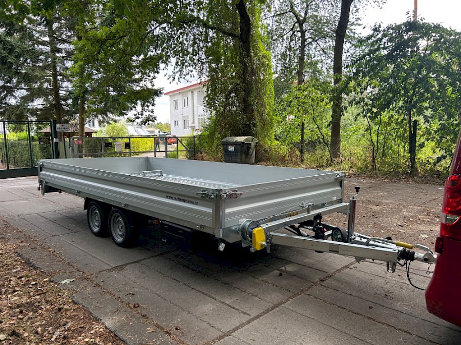 Půjčovna přívěsů